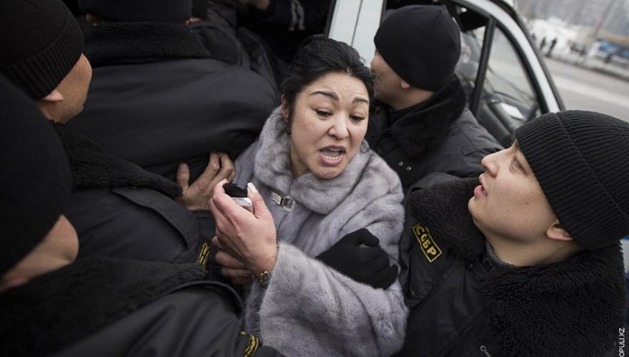 Активистка Такеева арестована на пять суток за неповиновение полиции в Нур-Султане